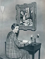 Marie Ney i hendes lejlighed, c1934