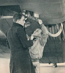 Metode til tankning af fly udtænkt af Sir Alan Cobham, c1936 c1937