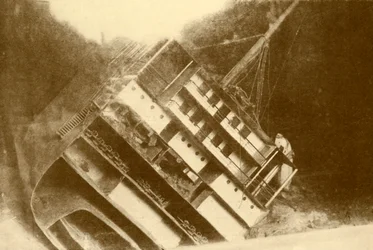 Model, der viser Laurentic, som hun oprindeligt lå, 120 fod under overfladen, c1930.