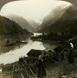 Loen-søen med bjergvægge - uovertruffen i skønhed og storhed - fra Seten-gården, Norge, c1905.