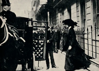 Mr. Churchill tager af sted til bryllupsrejse, 1908, 1945.
