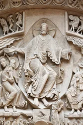 Nationalmuseet for franske monumenter. Sainte-Marie-Madeleine-basilikaen, Vézelay. Vestfacade. Kristus i herlighed. Afstøbning. Nærbillede, Paris, Frankrig