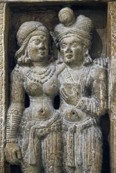 Indiens Nationalmuseum, Delhi. Elskende par. Shunga. 2. århundrede. Amin, Haryana. Sten. Detalje. Indien.