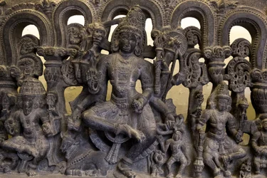Nationalmuseet, New Delhi. Overligger med treenigheden (Brahma, Vishnu og Shiva). Kakatiya
