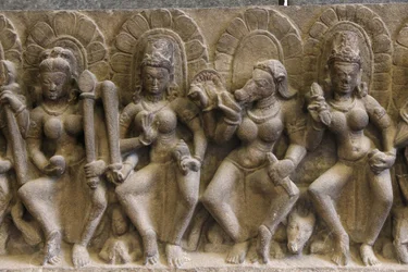 Indiens Nationalmuseum, Delhi. Saptamatrikaer (syv guddommelige mødre). Pratihara