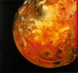 Næsten fuld udsigt over Io, en af Jupiters måner, 1979