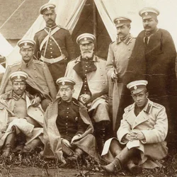 Nikolai Nikolaevich, prins Odoevsky-Maslov i midten med officererne fra Life Guard Cava