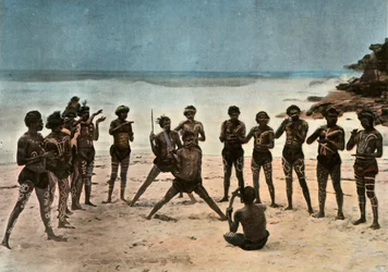 Ny Guinea. Dance of the Barioles Papuans, Papua Ny Guinea. Papuansk stammedans, 1900.