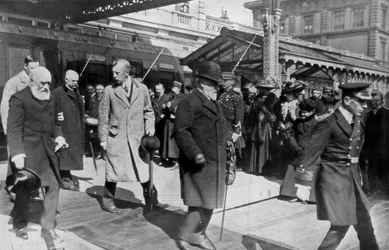 På vej til sit eget land for sidste gang vender kong Edwards tilbage fra Biarritz, 1910