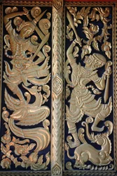Udsmykket tempeldør ved Wat Chedi Luang, Chiang Mai. Thailand