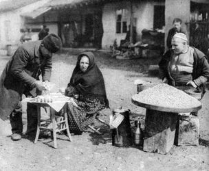 Peanut and scent pelars, Sofia, Bulgarien, c1923