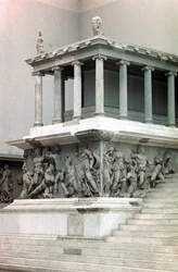 Pergamonalter, 2. århundrede f.Kr