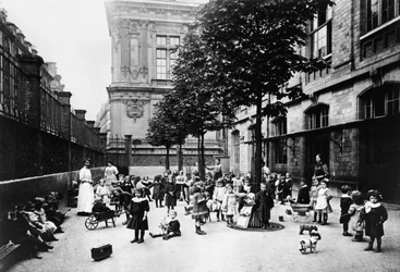 Fotografi af børn i skolen under Pariserkommunen, 1871