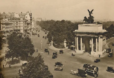 Piccadilly and the Quadriga of Constitution Hill, c1935.