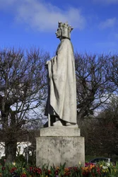 Poissy kollegiale kirke. Statue af Saint Louis. Profil, Poissy, Frankrig