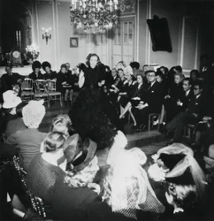 Præsentation af den franske modedesigner Jacques Faths forårskollektion, Paris, marts 1944