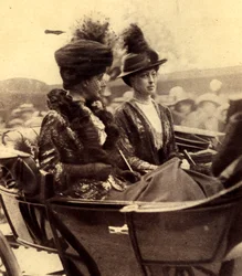 Dronning Alexandra af Danmark og prinsesse Victoria ankommer til St. Pauls Cathedral