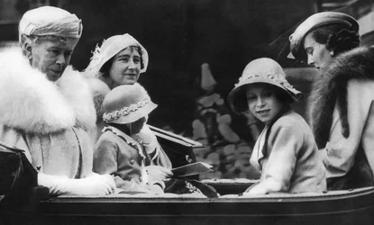 Queen Mary med sin svigerdatter og børnebørn, 1936