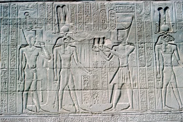 Relief af faraoen før Khnum, Khnums tempel, ptolemæiske og romerske perioder