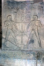 Relief af to figurer af Hapy Nilens gud, tempel helligt for Amun Mut & Khons, Luxor, Egypten