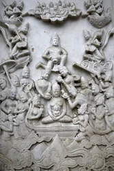Relieffer uden for Leicester Jain-templet. Det Forenede Kongerige