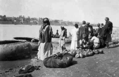 Flodfartøj fyldt med meloner, Tigris-floden, Bagdad, Irak, 1917-1919
