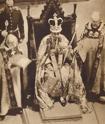 Klædt og kronet, 12. maj 1937