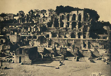 Roma - Ruinerne af Caligulas hus, der tårner sig op over Vestaljomfruernes Hus, 1910