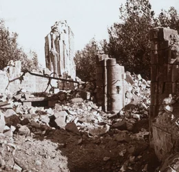 Slotsruin, Pinon, Nordfrankrig, c1914-c1918