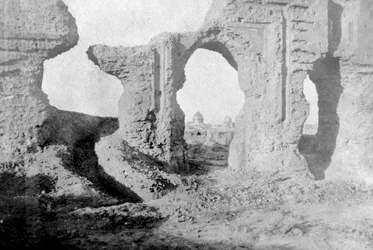 Ruinerede mure i den fortryllede have, lige uden for Samarra City, Irak, 1917-1919