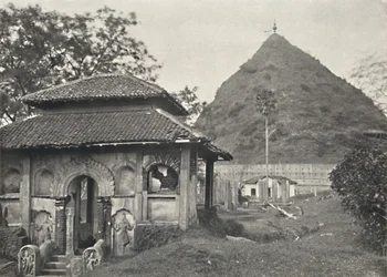 Ruwanweli Dagoba ved Anuradhapura. Østsiden, 1926