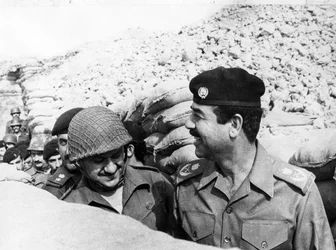 Saddam Hussein inspicerer Basra-fronten, Irak, 1986