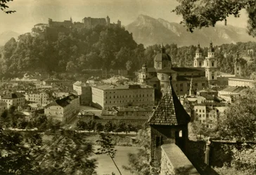 Salzburg fra Kapuzinerberg, Østrig, c1935.