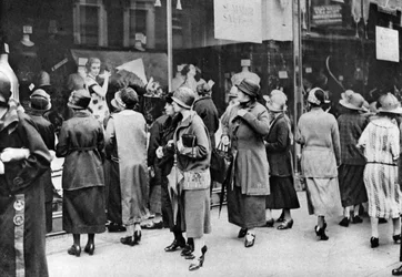 Shoppere i Kensington High Street, London, 1926-1927