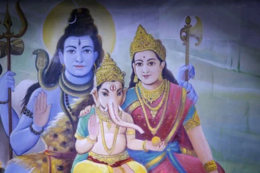 Shree Ram Mandir, Leicester. Shiva, parvati og deres søn Ganesh. Det Forenede Kongerige