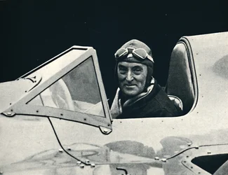 Sir Malcolm Campbell ved rattet i Bluebird, 1937