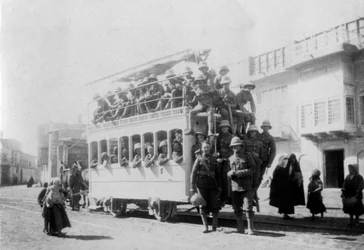 Soldater fra East Surrey-regimentet i Kazimain, på vej til Bagdad, Irak, 1917-1919