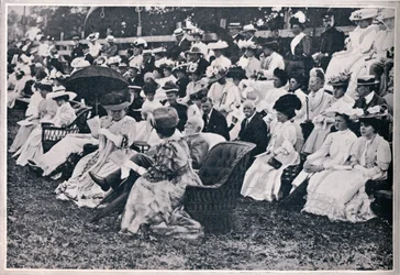 Nogle af tilskuerne ved Guards Sports i Chelsea, 1906