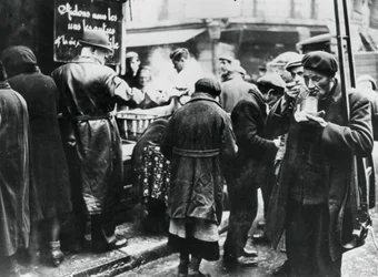 Suppekøkken for trængende, les Halles, tysk-besatte Paris, februar 1941