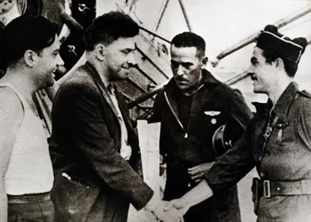 Spansk borgerkrig (1936-1939): Ilia Grigorievich Ehrenburg (1891-1967), russisk forfatter, ved sin ankomst til Barcelona lufthavn (Spanien) (anden fra venstre), som sovjetisk korrespondent for borgerkrigen