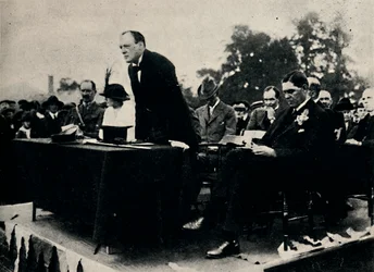 Taler på Enfield Munitions Works, 1917, 1945.