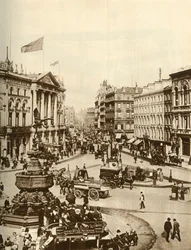 Statue af Eros ved Piccadilly Circus, London, c1910, 1935.