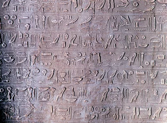 Stenudskårne hieroglyffer fra Theben, det gamle Egypten