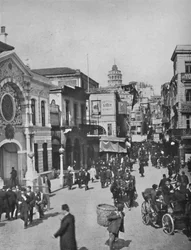 Gadeudsigt i Galata fra broens ende, Konstantinopel, 1913