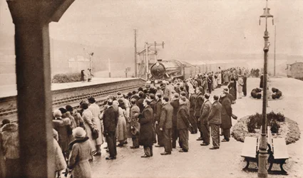 Sympatisk interesse for Royal Funeral Train på Welwyn Station, 1936