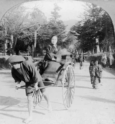 Tager en tur gennem parken ved Nara, Japan, 1901