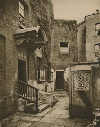 The Bridge House i George Row, Bermondsey, c1935.