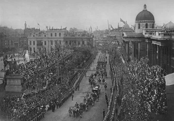 The Diamond Jubilee: Dronning Victorias vogn passerer National Gallery, London, 1897 1906