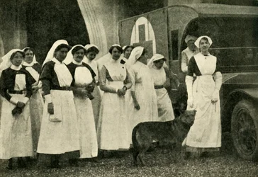 Hertuginden af Westminster med sygeplejersker, Le Touquet, Første Verdenskrig, 1914, c1920.