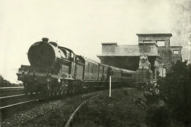 Den irske post forlader Menai-broen, c1930.